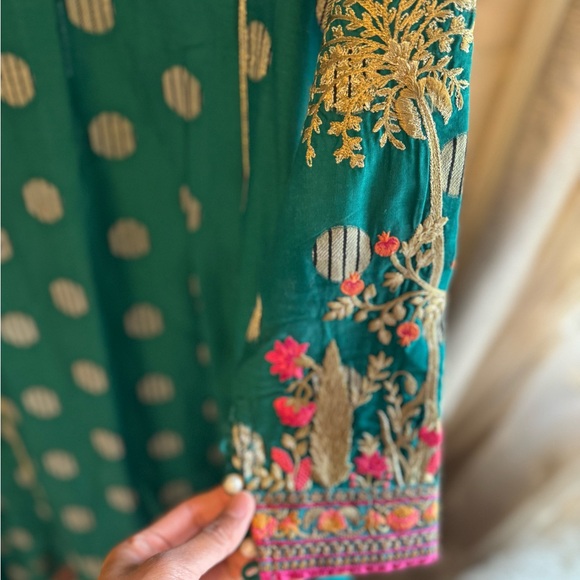 Gorgeous Ethinic 2 pc semi formal - Picture 4 of 4